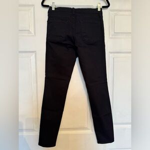 Frame Black denim medium rise skinny jean w/stretch